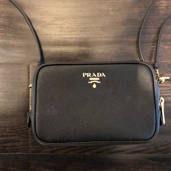 Prada saffiano leather camera bag!!!! - Picture 2 of 4